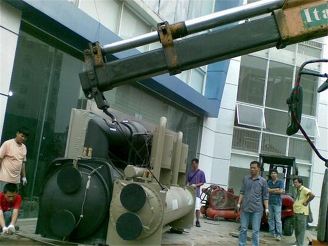 措勤县随车吊和汽车吊的核心区别是什么？哪种更省钱？