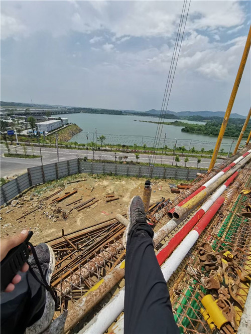 措勤县作业中发生设备损坏或人员意外，责任怎么划分？