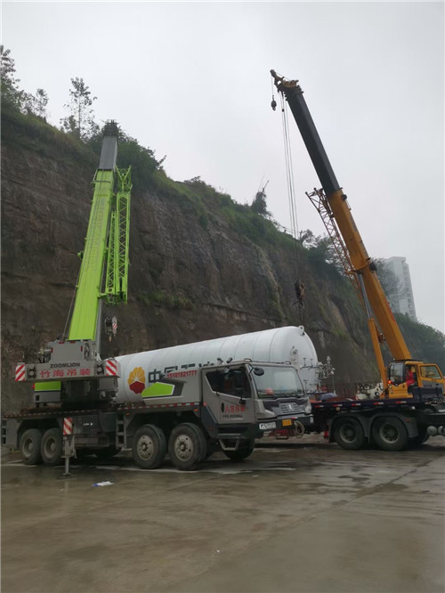 措勤县“不怕风雨冻”—— 吊车的 “恶劣环境适应” 技术
